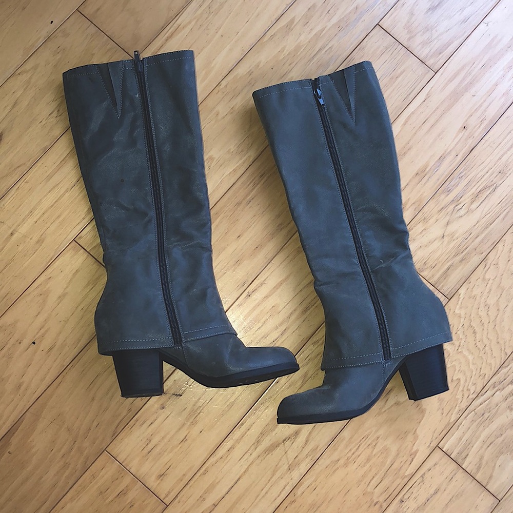 Grey/brown faux leather boots